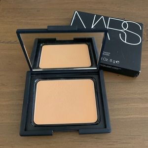 NARS Pressed Powder in Mountain